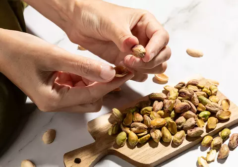 Când mănânci fistic îți ajuți organismul în mai multe feluri: de ce e mai sănătos nedecojit