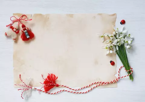 Semnificația firelor alb și roșu de la mărțișor