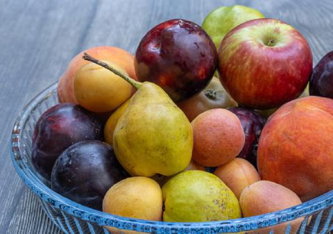 Lista fructelor la care s-au găsit reziduuri de pesticide peste limita admisă: căpșunile, piersicile și merele sunt în top