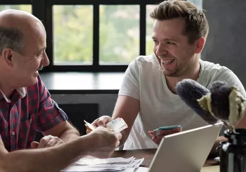 Generația Z e mai optimistă financiar decât Baby Boomers, deși are economii mai mici. Diferența este uriașă