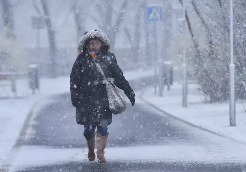 Ger, ninsori și strat de zăpadă în București și în țară până miercuri dimineață. ANM a anunțat când scăpăm de frig