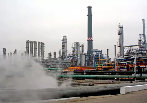 Amendă de 100.000 de lei pentru o rafinărie Rompetrol din Ploieşti pentru poluare