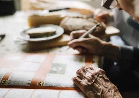 Oamenii cu minte ageră la 90 de ani au un creier care produce mai mulți neuroni noi, relevă un studiu