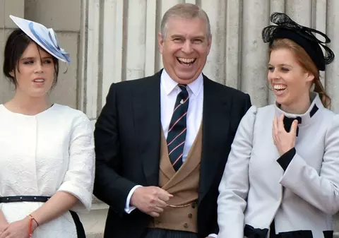 Prințul Andrew a fost acuzat că își folosea fiicele drept „spioni la palat”, după ce a fost dat afară din reședința regală