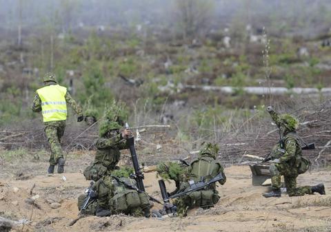 Zece piloți de drone ucraineni au atacat trupele NATO în timpul unui exercițiu: „Rezultatul a fost teribil”. Peste 1.000 de soldați scoși din luptă