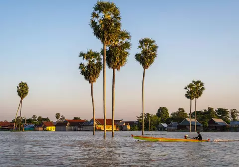 Un pensionar care și-a investit economiile într-o casă pe râu de 100.000 de euro a fost forțat să o vândă pentru 2 euro