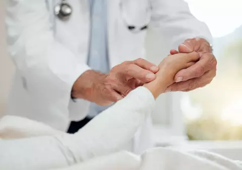 O fetiță de 6 ani se micșorează, iar medicii se străduiesc din greu să rezolve acest „mister medical”