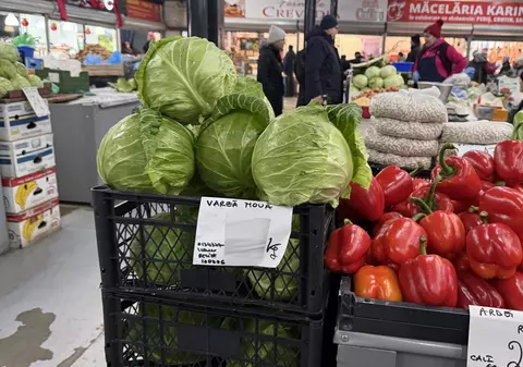 Cât costă un kilogram de varză nouă în piață? „Costuri, motorină, Bolojan, ăsta-i prețul”