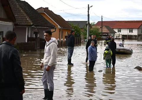Coduri portocaliu și galben de inundații pe râuri din șase județe: „Scurgeri importante pe versanţi, torenţi şi pâraie și viituri rapide”