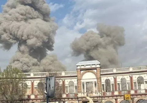 Cartea junglei oamenilor, scrisă cu muniție de război