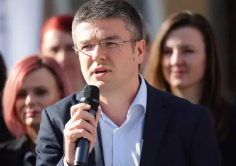 Ministrul USR Irineu Darău, acuzat de numiri pe pile la UM Sadu: un fost simpatizant AUR, șef la o fabrică strategică de armament