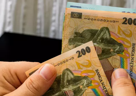 Un fost pompier din Oradea s-a dat drept fals ofițer SRI şi a obţinut peste 20.000 de euro din promisiuni false de angajare la SRI, SIE, SMURD sau ISU