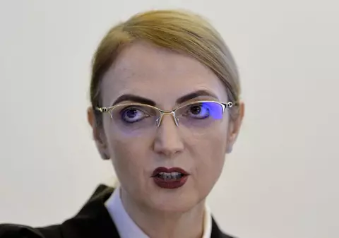 Lia Savonea de la Înalta Curte îl ceartă pe Ilie Bolojan, care ceruse CCR să dea verdictul la pensiile magistraților după 4 amânări