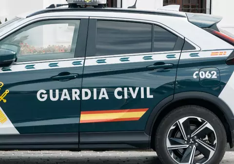 Un român fără permis a jefuit un magazin și a lovit opt mașini în timp ce era urmărit de poliție, în Spania