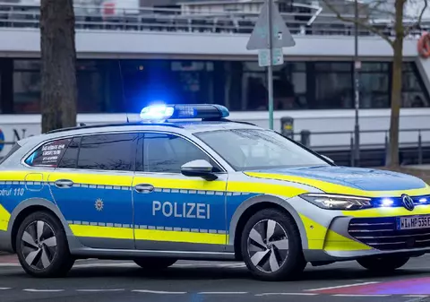 Șase români au spart 87 de case și au gonit apoi pe autostradă cu un Porsche și un Audi: polițiștii i-au prins după aproape 2 ani