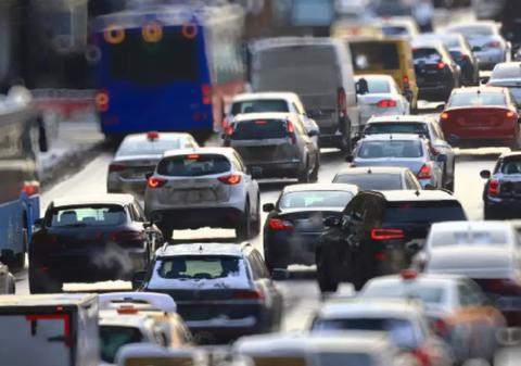 Tentativă de fraudă cu mesaje care solicită plata urgentă a rovinietei. Șoferii, amenințați cu confiscarea mașinii