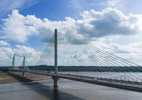 Un șofer a adunat datorii de 23.000 de euro în treceri ilegale pe un pod, deși avea dreptul să îl traverseze gratuit