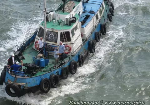 O navă românească, construită în 1981, s-a scufundat pe canalul Sulina. Proprietarul trebuie să o „pescuiască” în 30 de zile