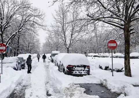 Ninsorile și gerul revin de mâine în București. ANM anunță temperaturi de minus 7 grade Celsius și strat nou de zăpadă