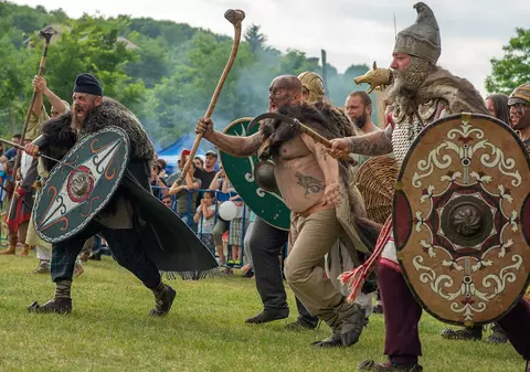 Armata de geți, sarmați, daci, roxolani este în război cu armata dacilor suveraniști: „Nu-s autentici, ne-au murdărit Dacia noastră!”