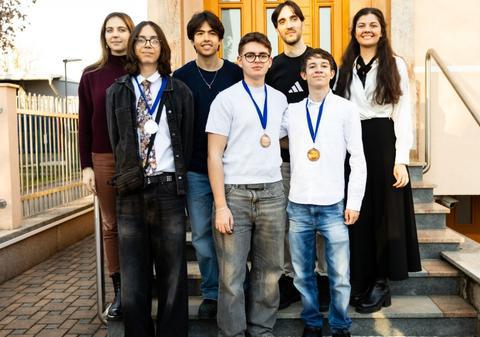 România, pe podium la Olimpiada Internațională de Iarnă de Inteligență Artificială 2026: medalie de argint și două de bronz