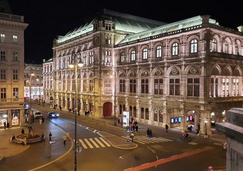 Prețul berii la Balul Operei din Viena a reușit să-i enerveze până și pe cei mai bogați participanți: „Sunteți nebuni?”