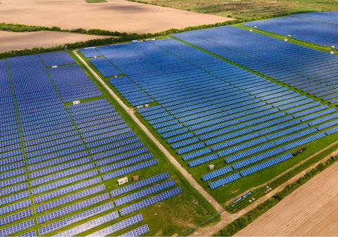 România, lideră regională în reducerea emisiilor de gaze cu efect de seră și transformare energetică: cel mai mare parc solar din Europa se construiește lângă București