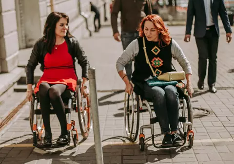 Persoanele cu dizabilități cer reintroducerea integrală a scutirilor. „Nu negociem demnitatea la procent!”