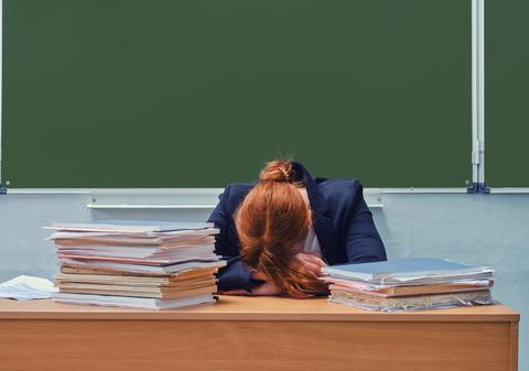 17.400 de profesori și-au pierdut locurile de muncă în primele șase luni de mandat al Guvernului condus de Ilie Bolojan