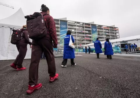 Jocurile Olimpice de Iarnă 2026: s-a deschis oficial Satul Olimpic, iar sportivii au primit la sosire câte un cadou-surpriză