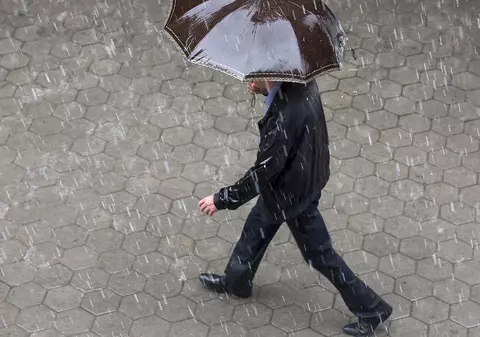 Vremea se încălzește brusc, apoi scad din nou temperaturile și vin ploile. Prognoza meteo ANM în perioada 9 februarie - 8 martie 2026