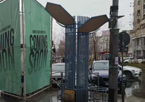 Primăria București scoate reclamele ilegale de pe trotuare. Ciucu: „Nu plăteau taxe, făceau doar bani”