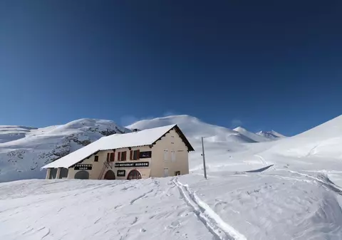 „Nu am simțit nimic”: proprietarul unui refugiu montan s-a trezit cu avalanșa în bucătărie, fără să-și dea seama