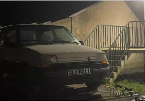 Un model rar și valoros de Renault, ca nou, salvat în ultimul moment dintr-un garaj înainte să fie trimis la casat