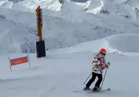 O tânără din România a spus cât a cheltuit pentru o săptămână într-o stațiune de schi din Franța: „Mai puneai 100 de euro și mergeai în Poiană”