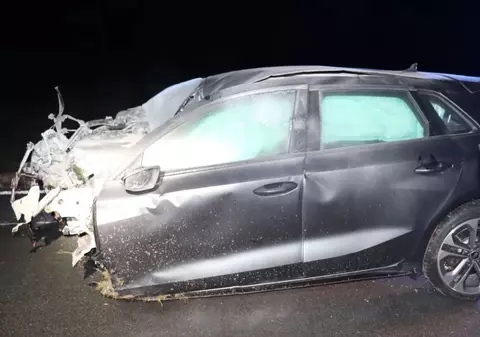 Șofer aruncat cu tot cu centura de siguranță 40 de metri din mașină, găsit mort pe câmp de polițiștii care-l urmăreau, în Germania