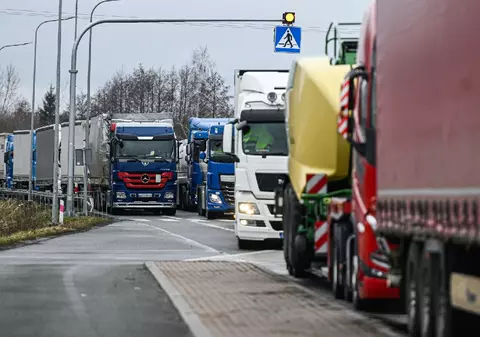 Patru șoferi români de TIR au fost păcăliți cu 93.000 de euro de firma care i-a angajat în țară și i-a trimis să conducă în Belgia