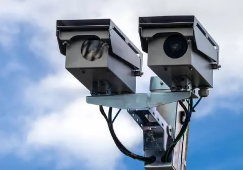 O șoferiță a depășit limita de viteză cu 53% față de cât era permis, dar tribunalul a decis că n-a fost cu intenție și a scăpat cu jumătate din amendă