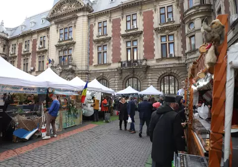 Cât costă poalele-n brâu la Târgul de Mărțișor: unii români țin post cu chipsuri de șorici