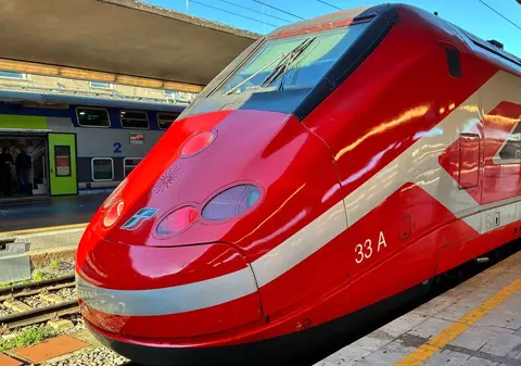 Italia: circulația trenurilor, perturbată în weekendul de deschidere a Jocurilor Olimpice. Autoritățile denunță „acte grave de sabotaj”