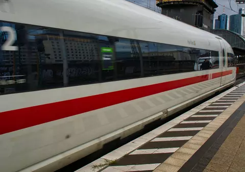 Controlor de tren ucis de un pasager prins fără bilet, în Germania: „Cumplit ca un angajat care își făcea meseria să-și piardă viața”