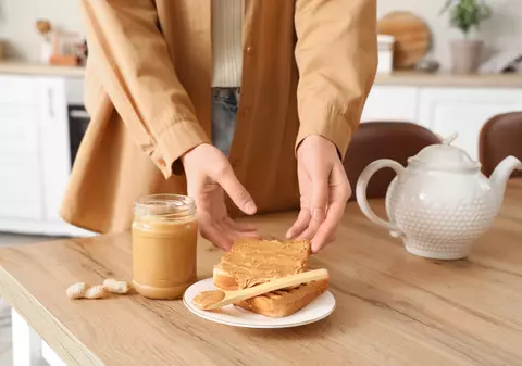 Ce se întâmplă în organism dacă mănânci unt de arahide zilnic