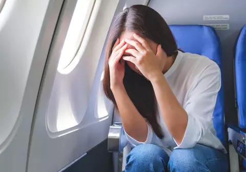 Un zbor din 200 se confruntă cu o urgență medicală la bord. Ce faci în caz de hipoxie și atac de panică în avion