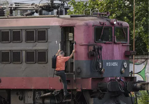 Ceferiștii nu mai au spor de condiții vătămătoare. Cât pierd la salariu în fiecare lună