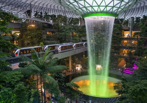 Lista celor mai bune aeroporturi și companii aeriene din 2026: Asia domină topul, primul aeroport din Europa e abia pe șase. La ce capitol domină Lufthansa