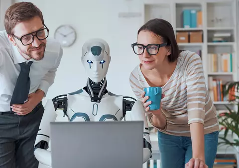 Înlocuiește inteligența artificială programatorii? Un tânăr specialist explică cum schimbă AI-ul industria IT: „Programatorii nu vor dispărea, ci vor evolua”