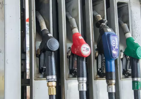 O țară vecină cu România le dă bani șoferilor pentru carburanți. Familiile cu două mașini primesc dublu