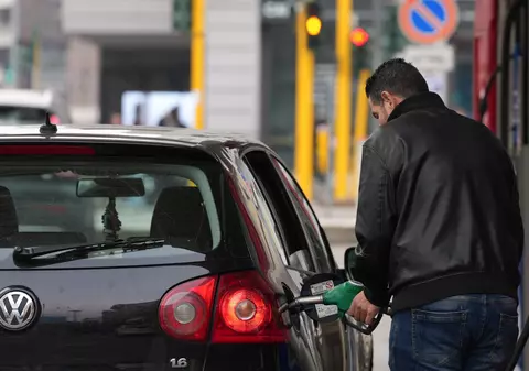 Ce s-ar întâmpla în România dacă benzina ar ajunge la 10 lei litrul. Lanțul de scumpiri care ar lovi economia