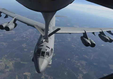 SUA au trimis la București al șaselea avion KC-135 Stratotanker pentru realimentarea avioanelor militare