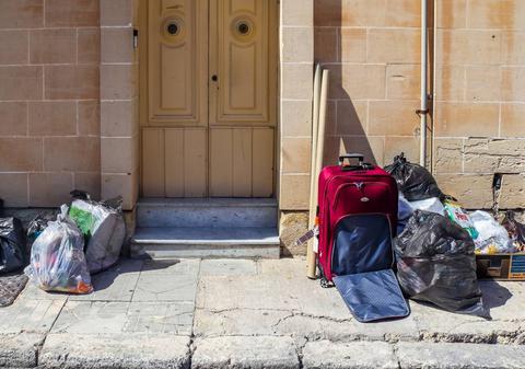 25 de români care muncesc într-un abator sunt dați afară dintr-o fostă mănăstire unde sunt cazați, în Olanda: „Își vor pierde locurile de muncă”